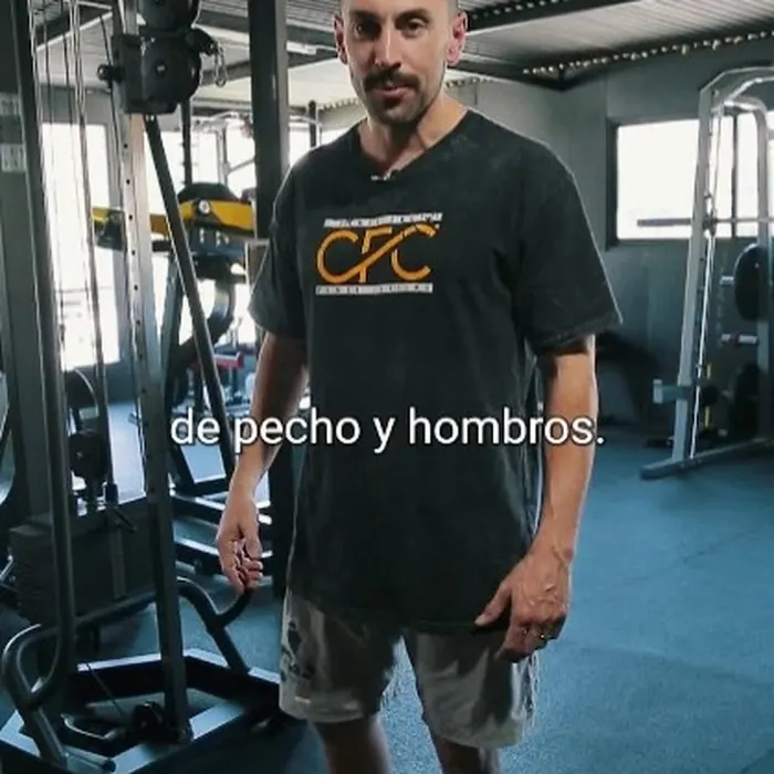 Entrenador de CFC en la sala de máquinas