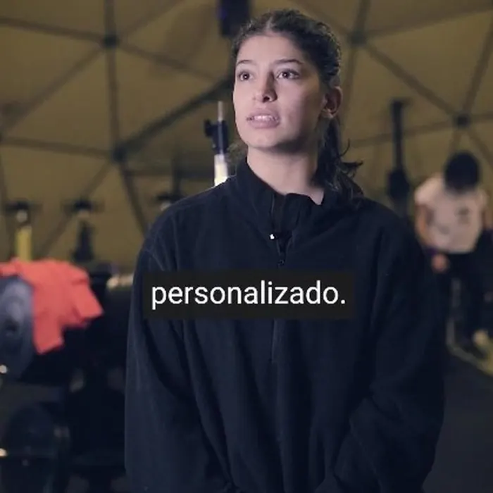 Alumna entrenando con acompañamiento personalizado