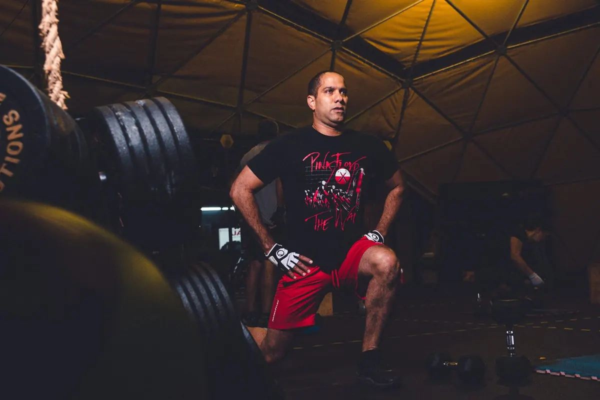 Alumno entrenando fuerza dentro del Domo de CFC